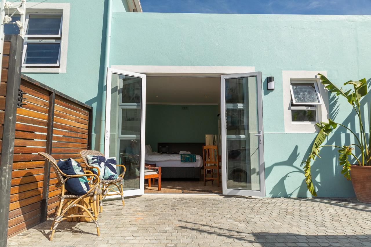 Separate entrance to the apartment